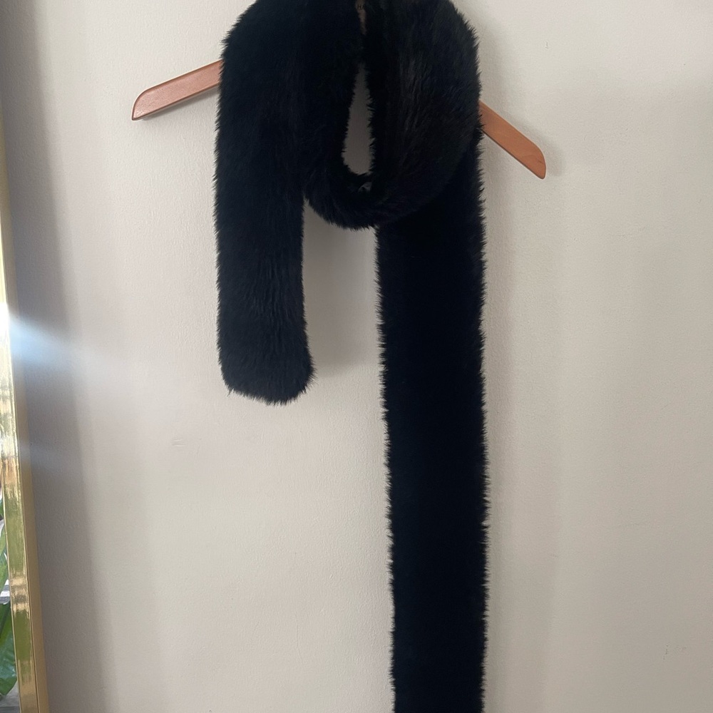 Babaton Luxe Black Faux Fur Wrap
